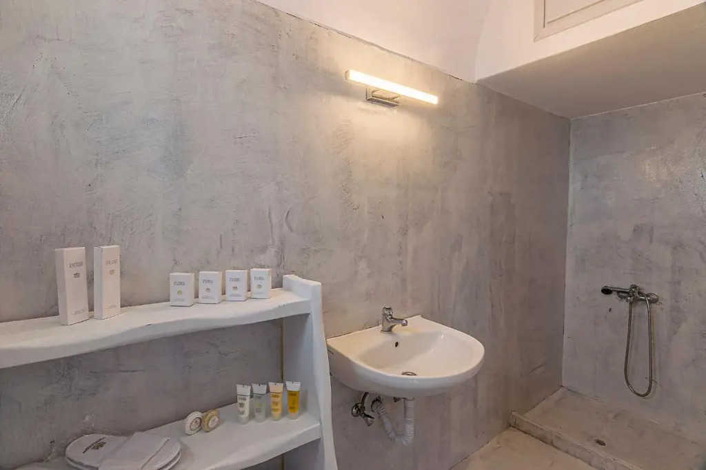 Phaos Santorini Suites