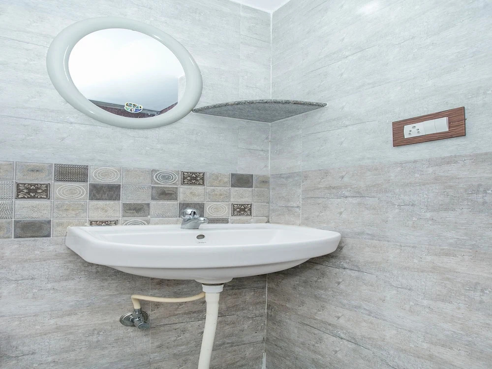 OYO 15482 Delite Suites