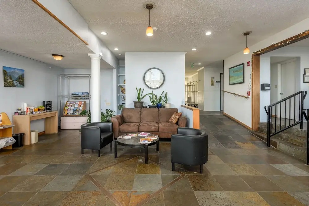 Waldport Bayfront Hotel & Restaurant