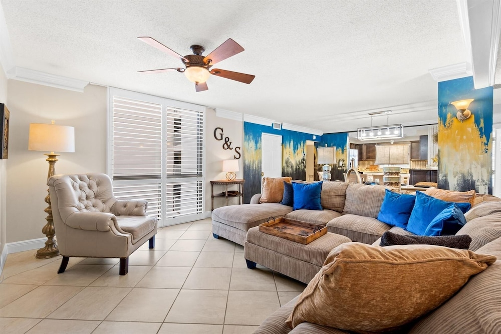 Shoreline Towers 1086 3 Bedroom Condo