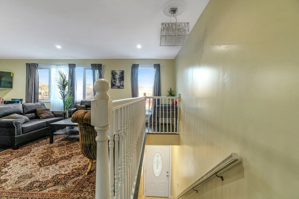 Comfy Queens Home - Just Minutes From Jfk Airport! 3 Bedroom Apts by Redawning