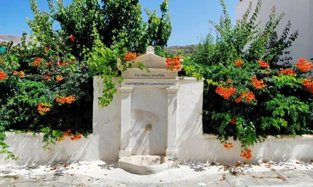 Stylish, Cozy 2-BDR Flat in Andros Town