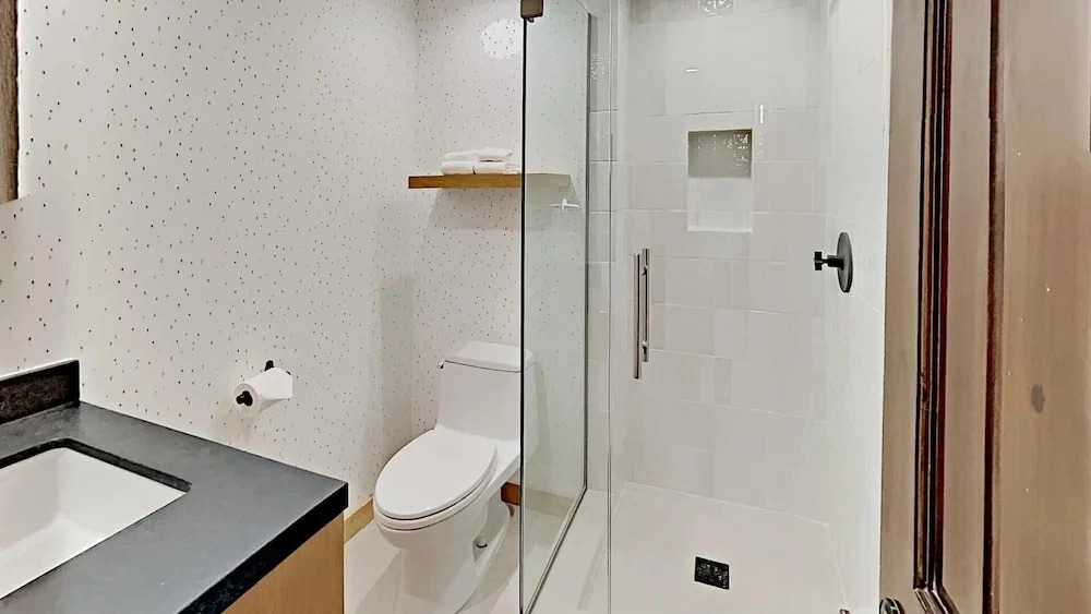 615 4 Bedroom Condo