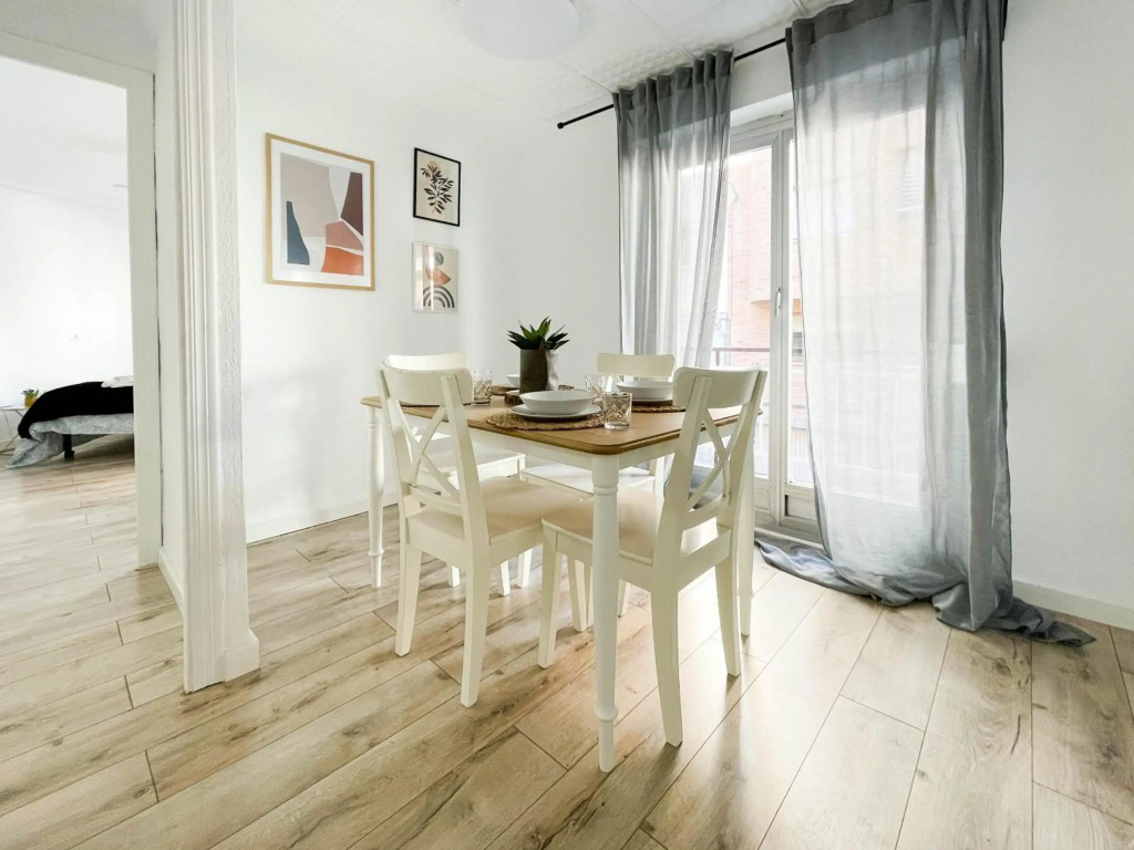 Modern 2 bedroom apartment close to city center