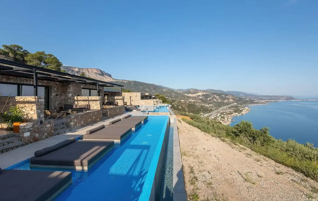 ​Le Grand Bleu Resort
