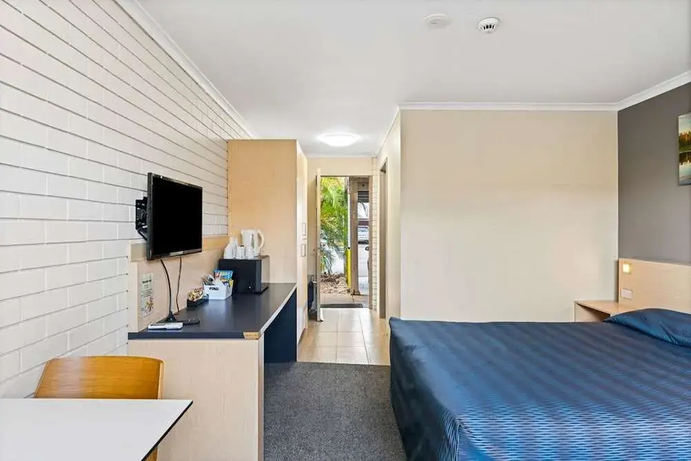 Morayfield Tavern & Motel