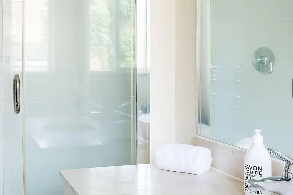 Huge, Regal 2BR Apartment Right next to Harrods!