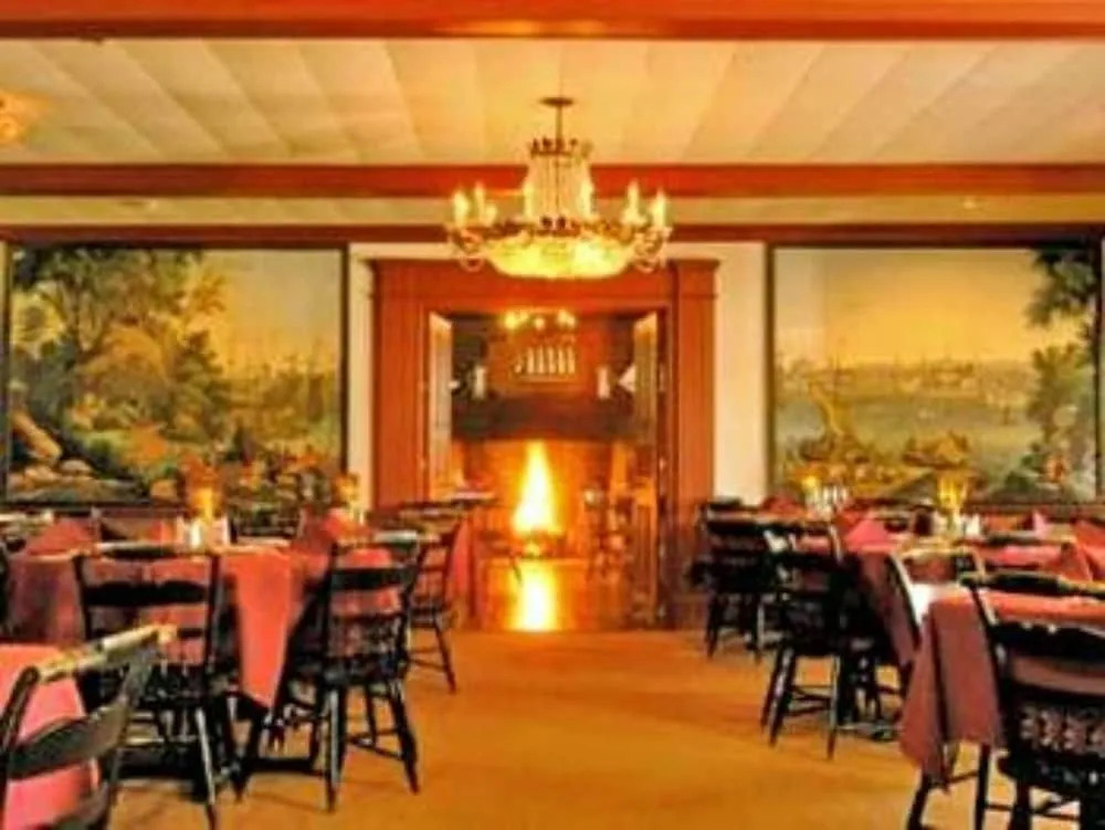 The Robert Morris Inn