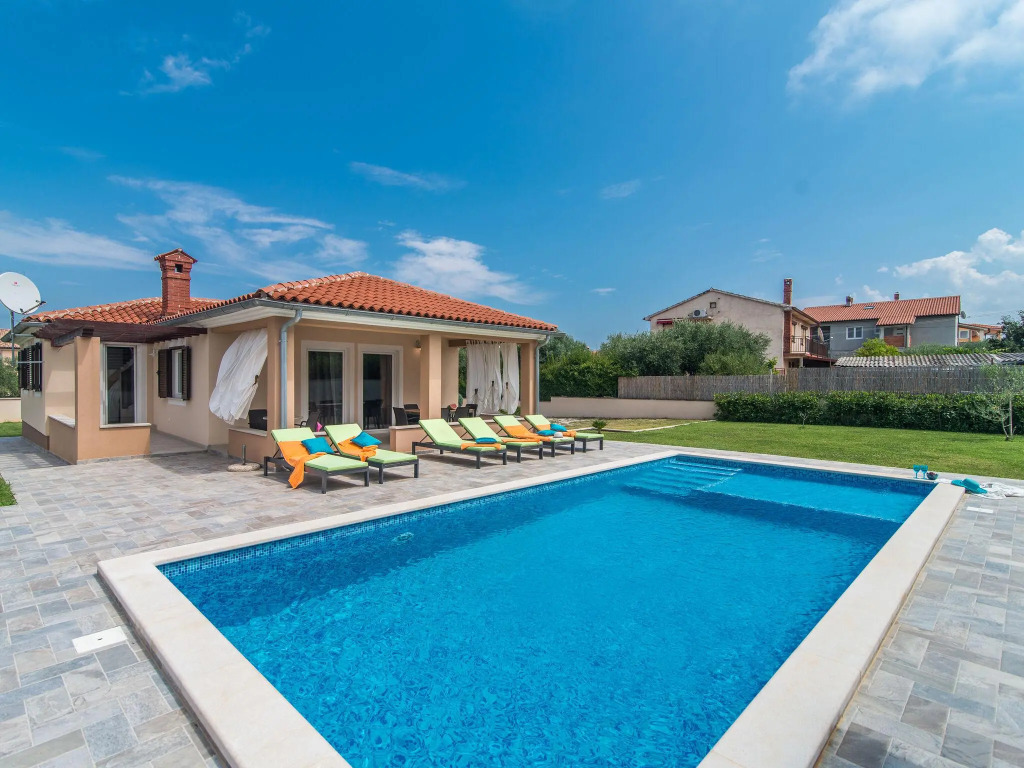 Stylish Villa in Ližnjan with Swimming Pool