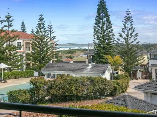 The Sands 2/20 Pacific Parade Opposite beach plus Air