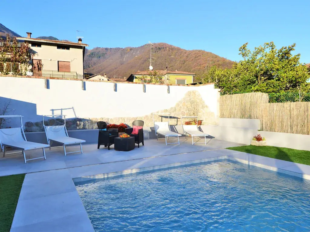 Pleasant Apartment in Miane With Shared Swimming Pool