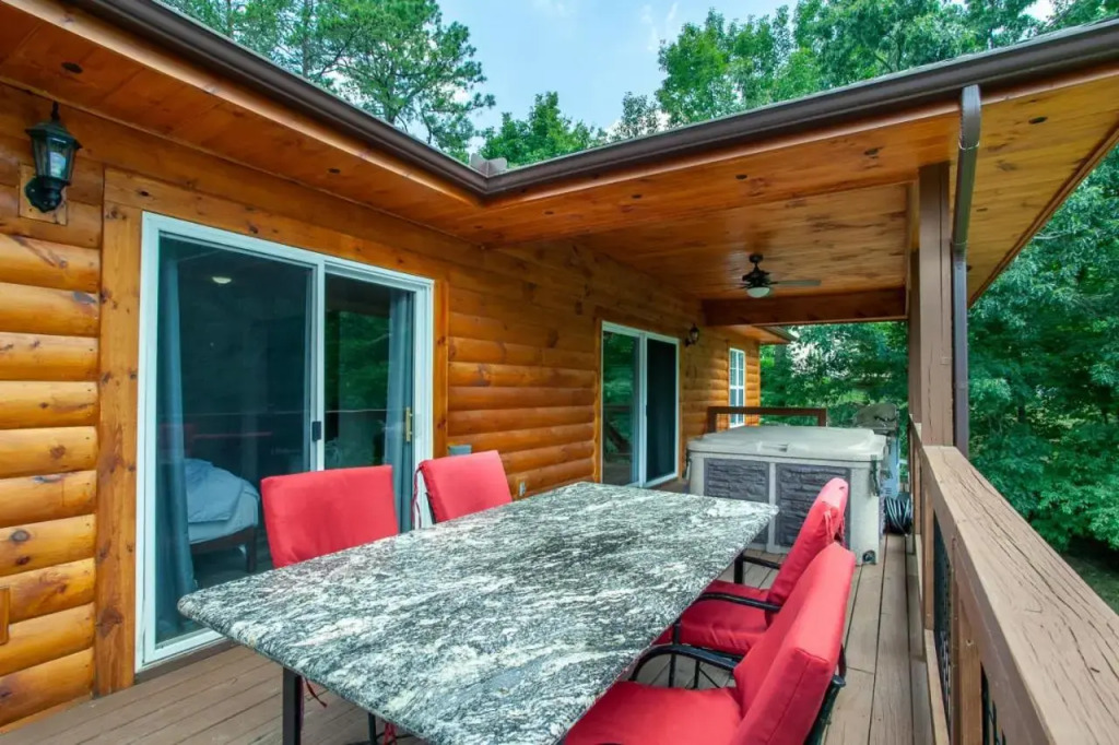 Pine Cove Cabin - Hot Tub, Game Room, Theater Room