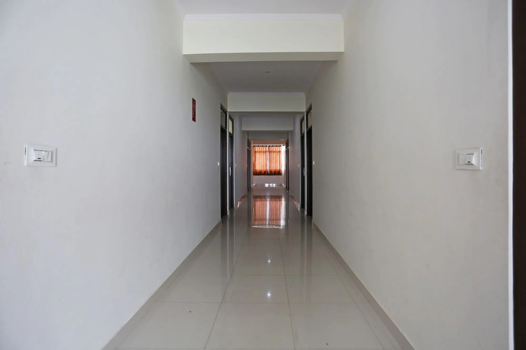 OYO 8425 Hotel Shiv Palace