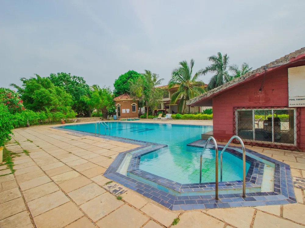 OYO 14906 Home 1BHK With Pool Carmona Beach