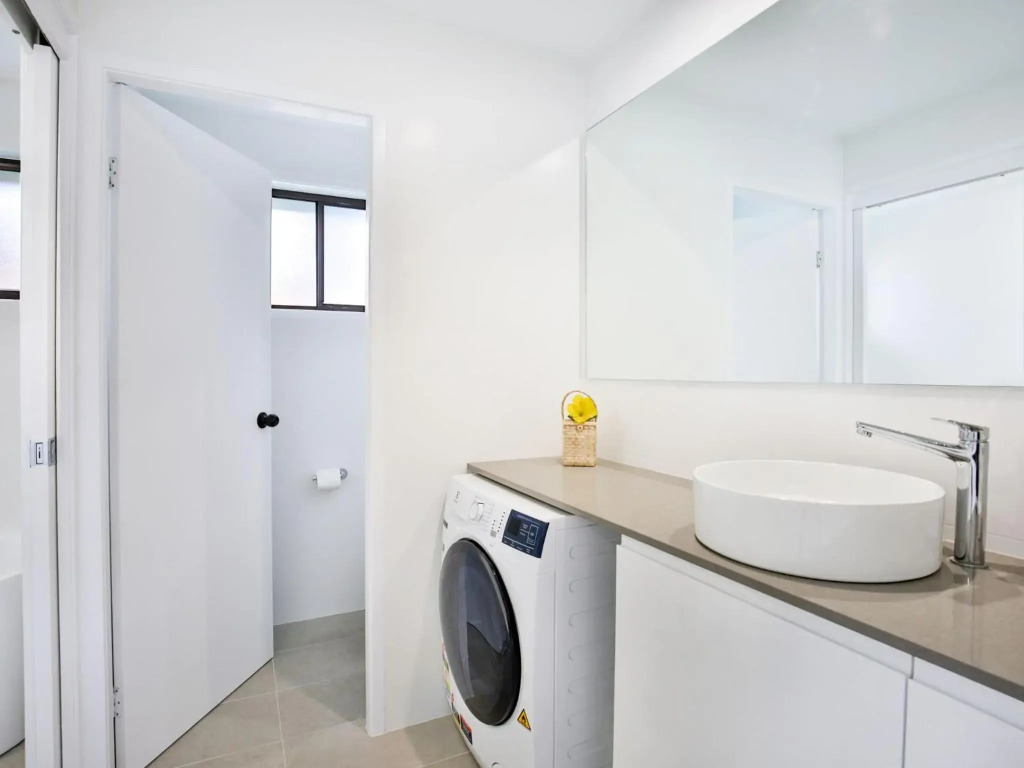 Sandy Feet Retreat I Pet Friendly I 1 Min Walk to Beach
