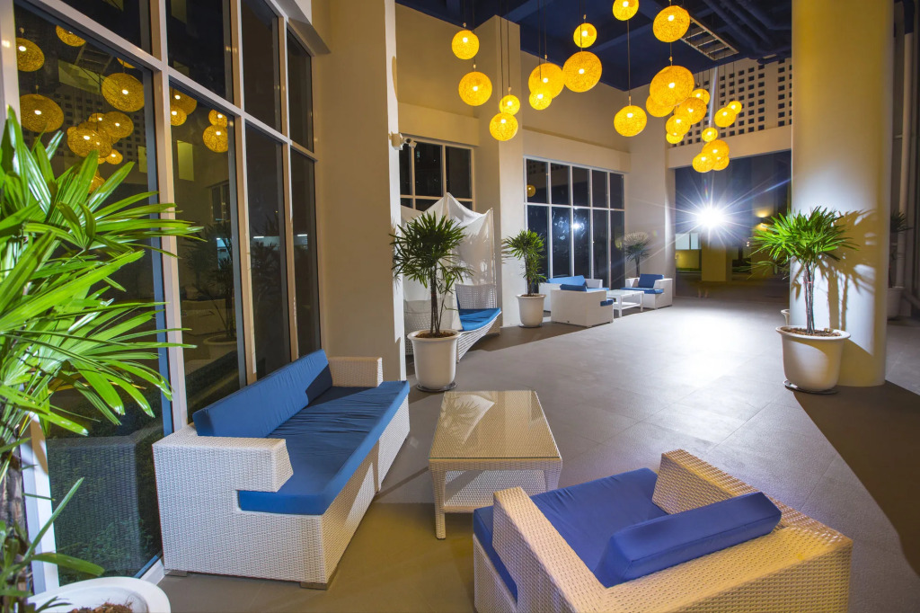 GrandBlue Resort & Beachclub