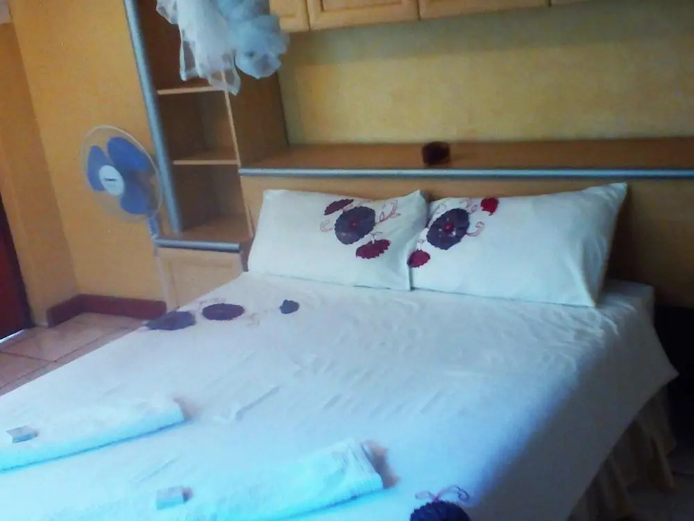Nkhudzi Beach Lodge