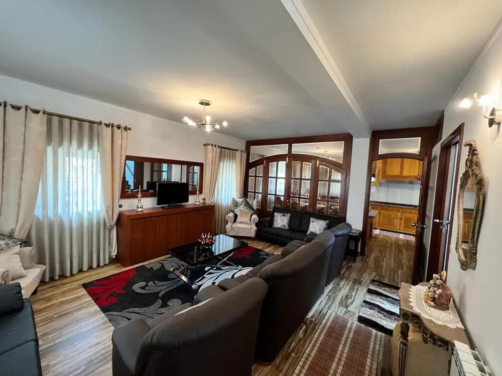 Stunning 4-bed House
