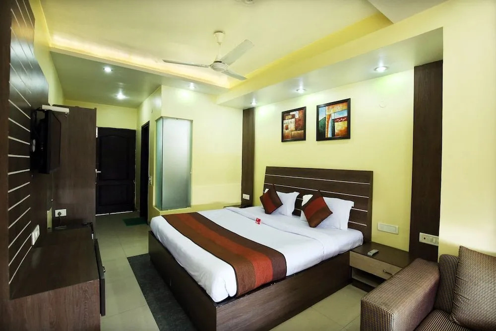 OYO 1673 Hotel MM Yellowuds