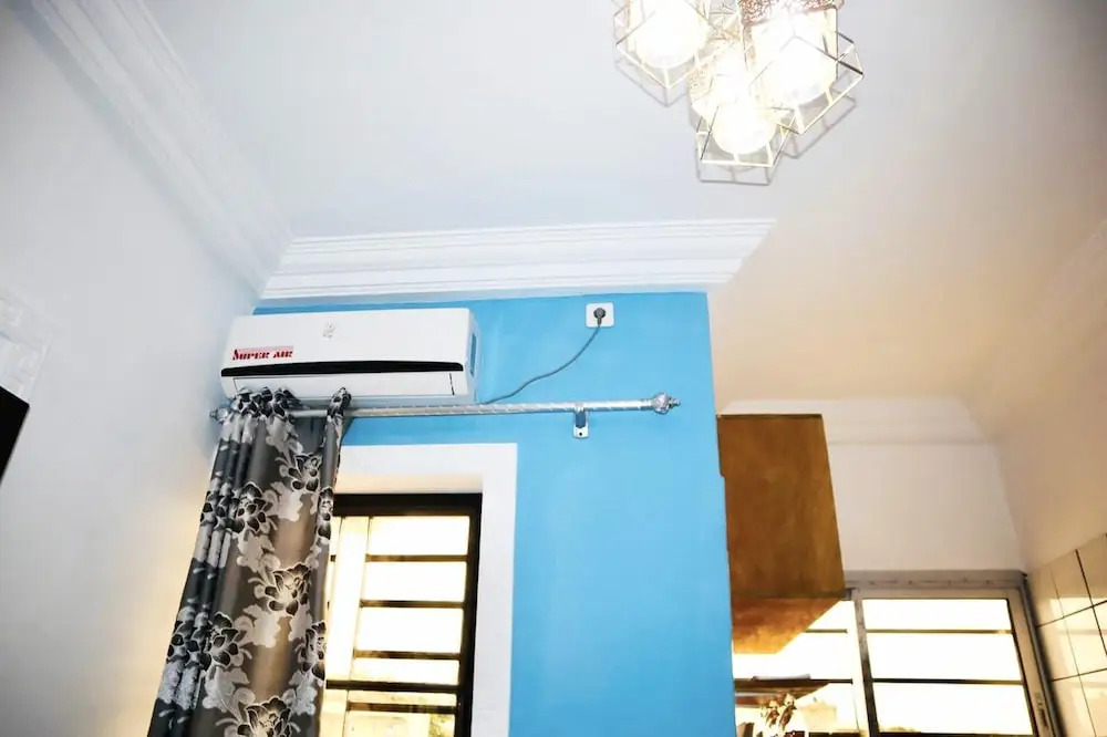 1 Bed Studio Sleeps 2 - Canal Views, Balcony, Wifi