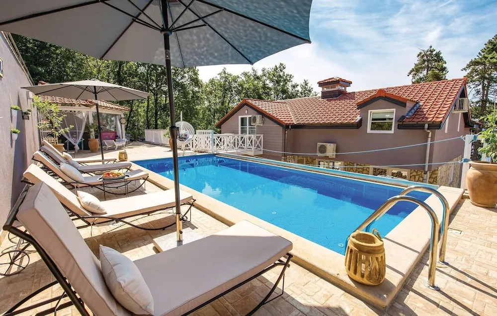Awesome Home in Veprinac With 4 Bedrooms, Jacuzzi and Outdoor Swimming Pool