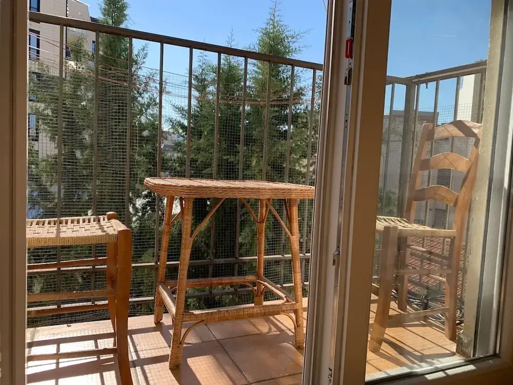 Flora - Modern Rooftop Apartment With Balcony