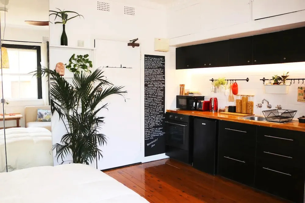 Studio Flat with Shared Rooftop Terrace