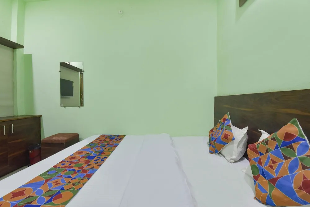 Via Shree Krishna Guest House