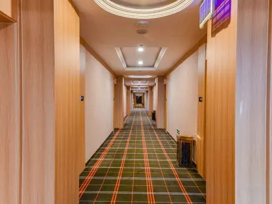 Century Star Holiday Hotel (The Ancient City of Shangqiu Nanjing Road)