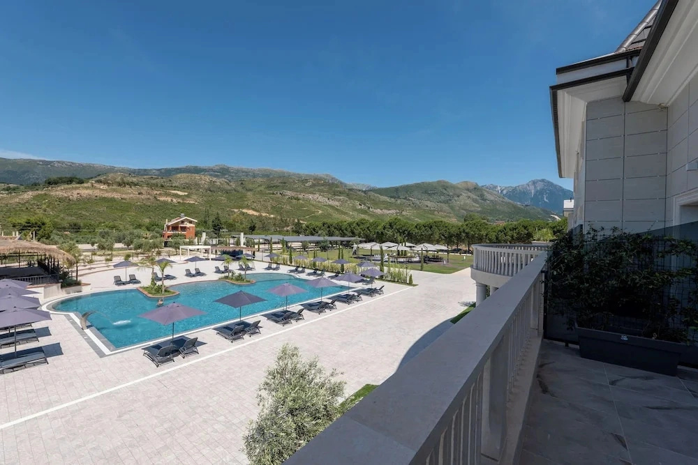 Acros Resort