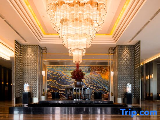 LUXURY BLUE HORIZON Grand Hotel (Xining High-Speed Railway Station)