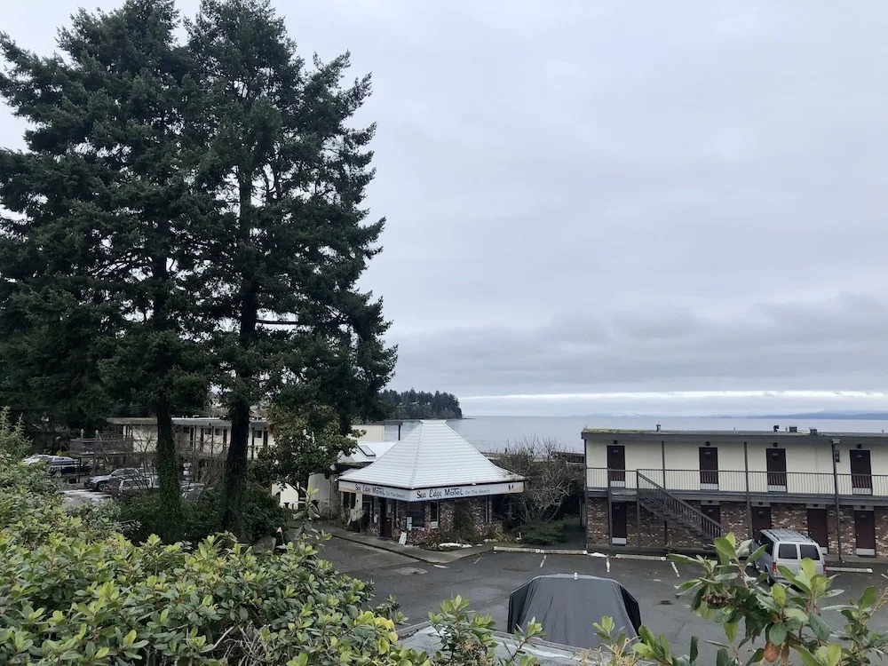 Sea Edge Beachside Hotel