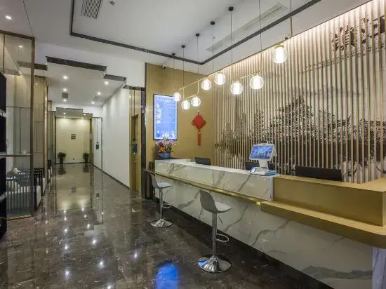 Magnotel (Zhenjiang South Railway Station Greenland Plaza Branch)