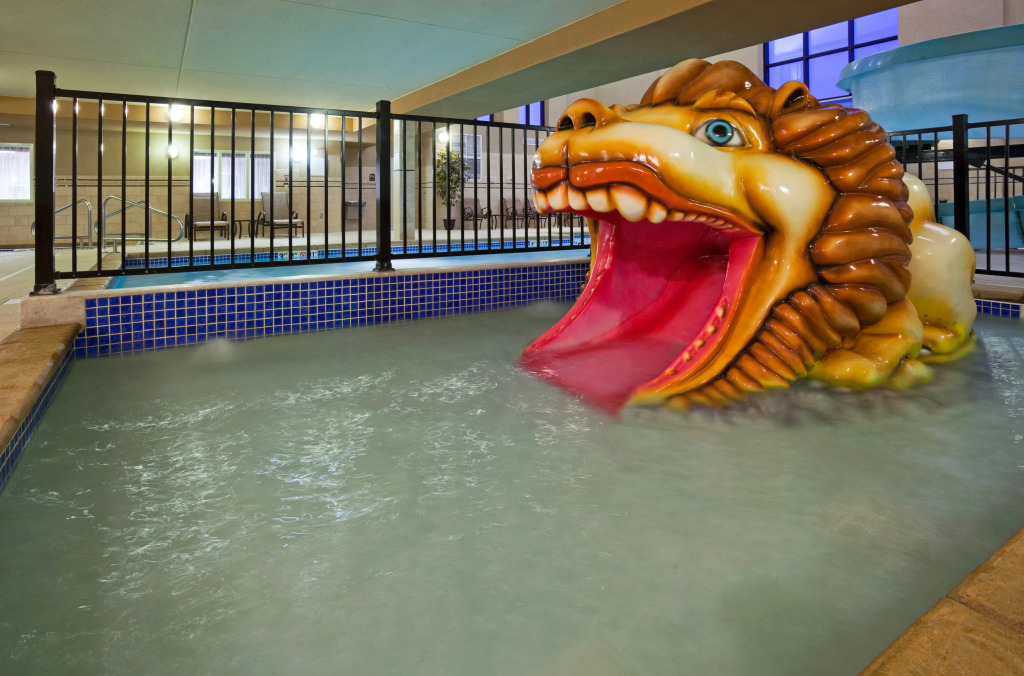 Holiday Inn Express & Suites Mitchell by IHG