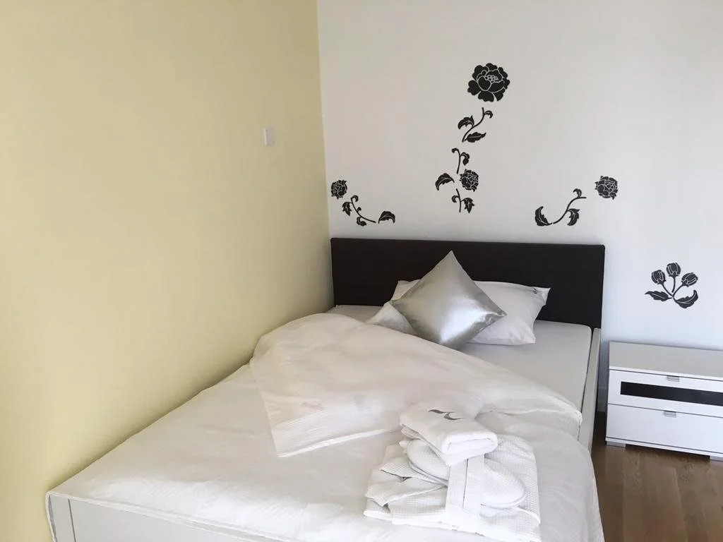 Residence Serviced House