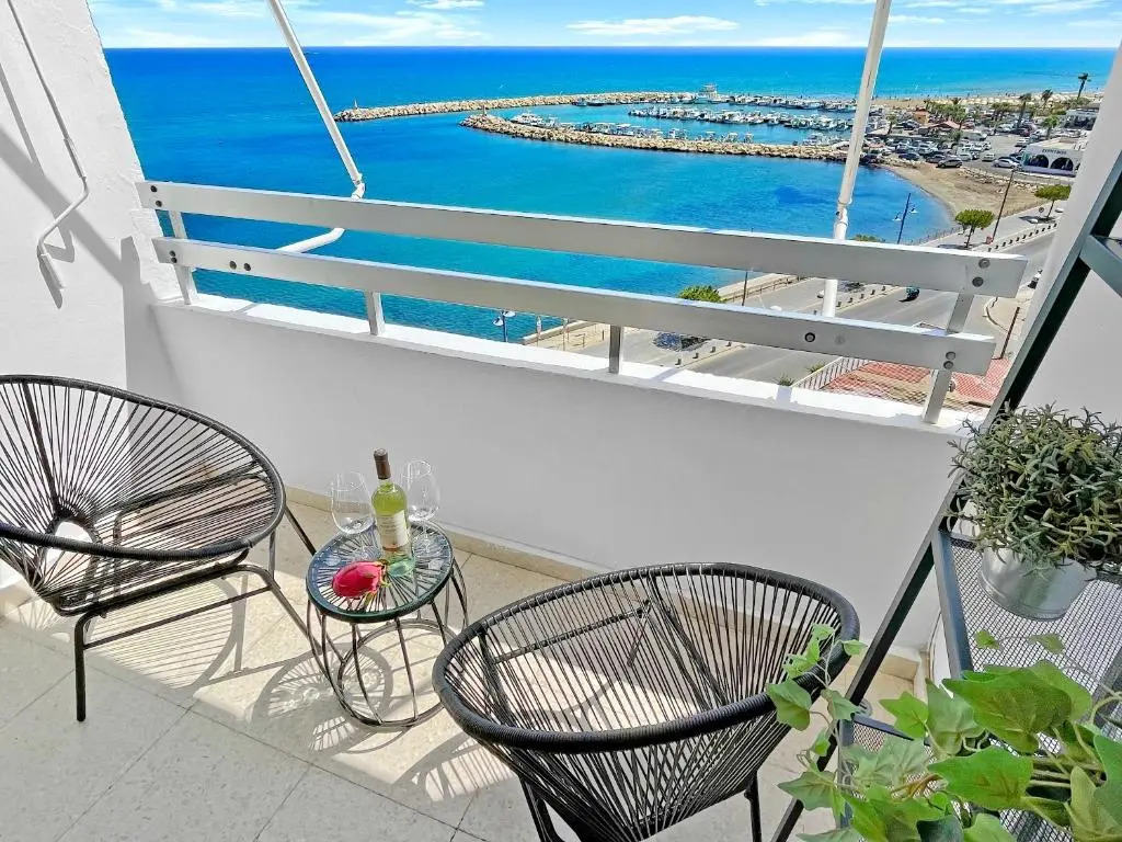 1BR Seaview Apt close to the beach - Top location