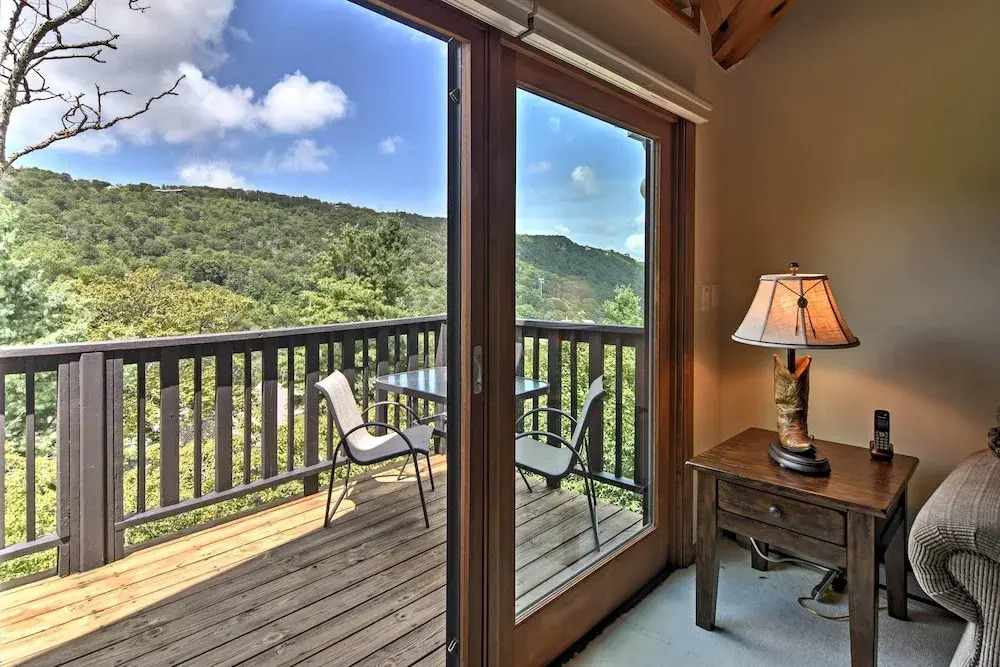 Year-round Fun in Beech Mountain! Condo w/ Balcony