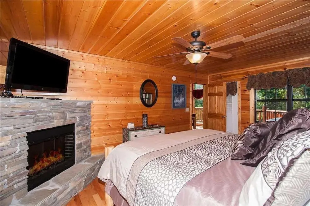 Kissing Retreat - Two Bedroom Cabin
