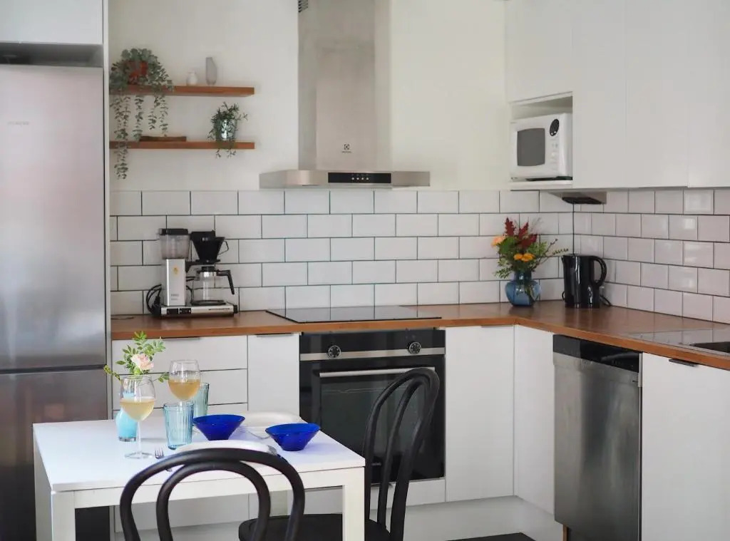 Oceanic & trendy two bedroom apartment with FREE parking
