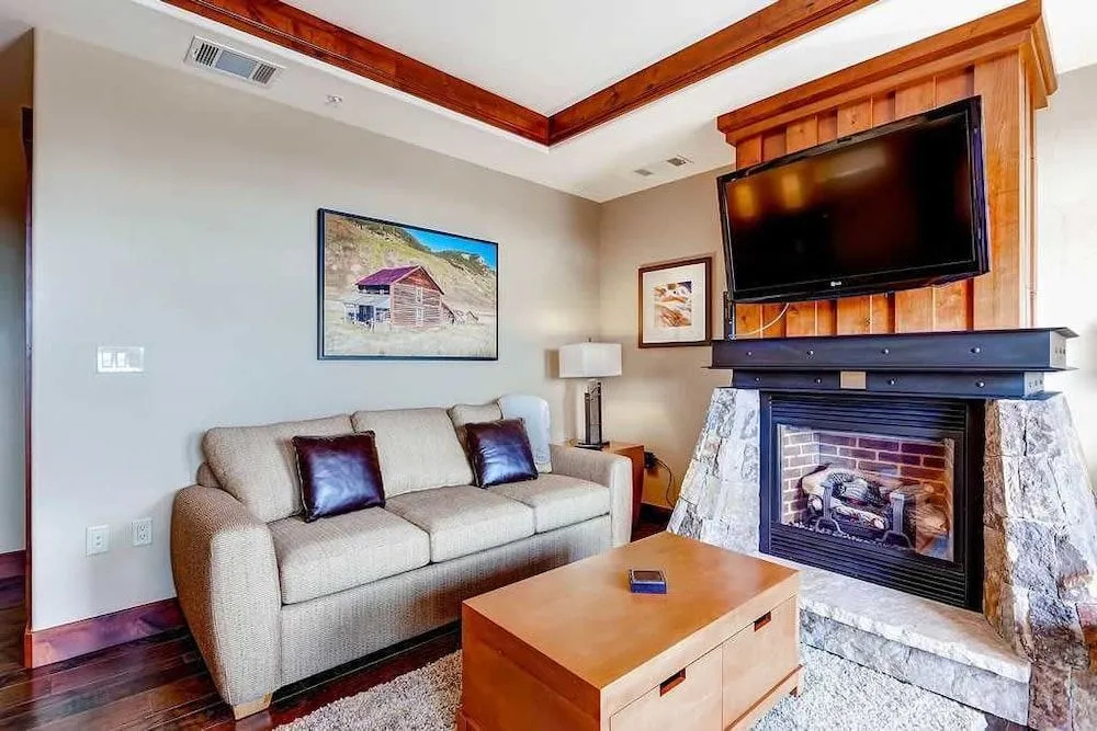 One Ski Hill Place 8312 - Ski In/Ski Out by RedAwning