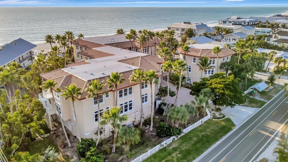 Oceanview 3B Condo w Beach Access Heated Pool