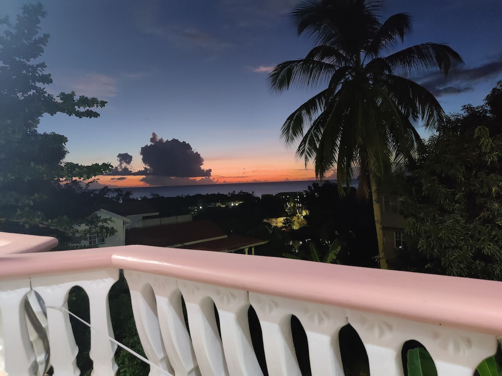 Louislyn Apartments