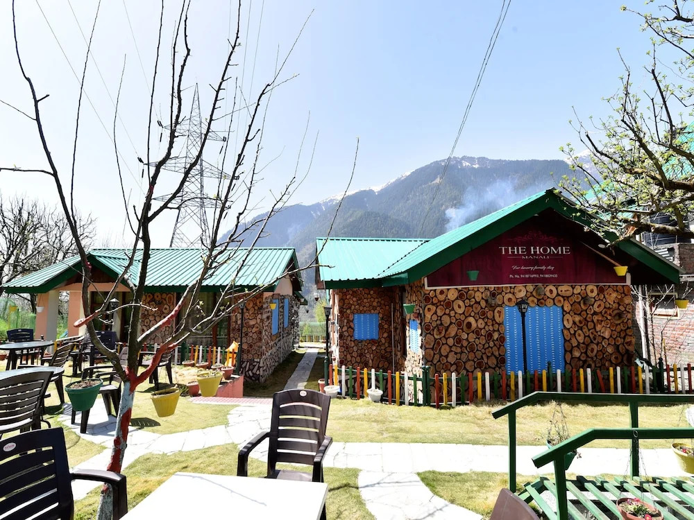 OYO 13348 Home Exotic 2BHK Naggar Road