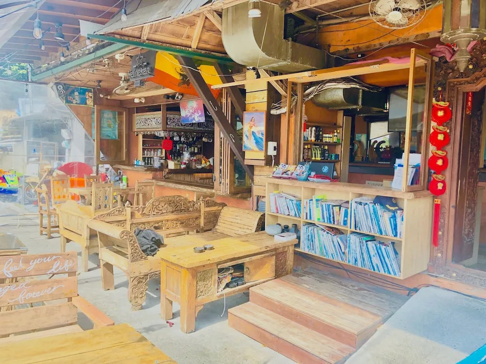 A Fei Surf Inn II - Tiki House