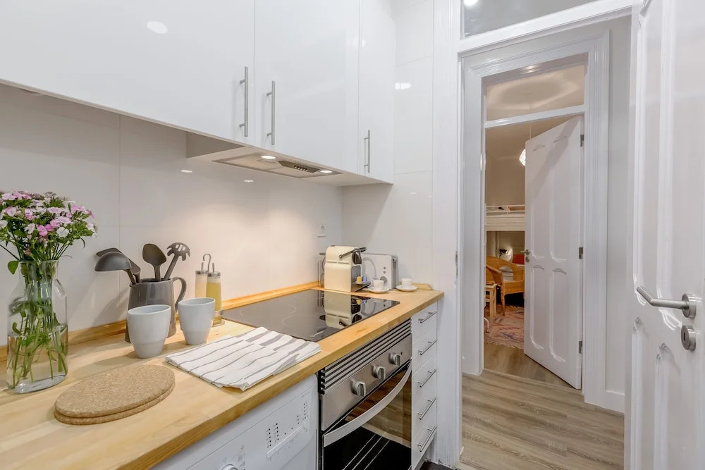 Baixa 3 Bedrooms Apartment with Patio By TimeCooler