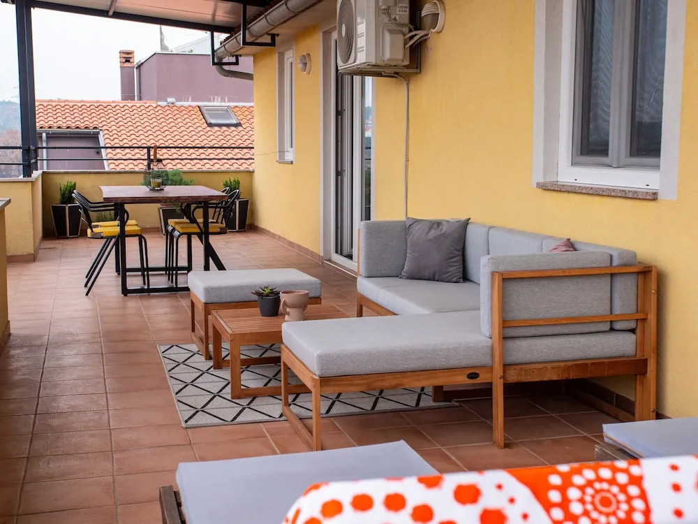 Apartment 1496