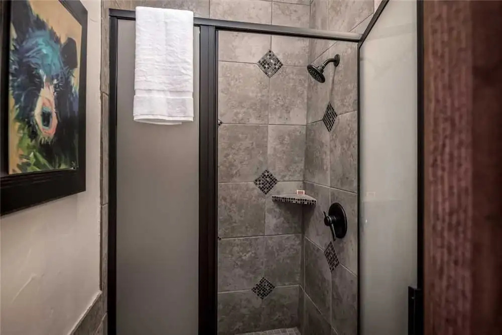 Lucky Bear Lodge - Three Bedroom Cabin