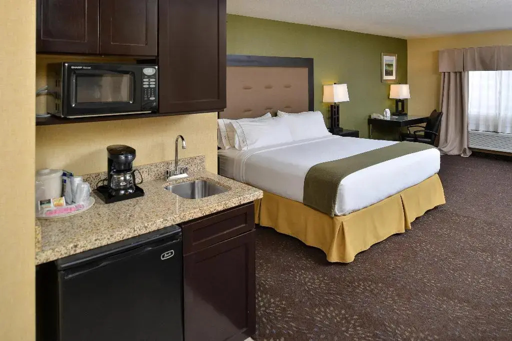 Holiday Inn Express Hotel & Suites Charlotte by IHG