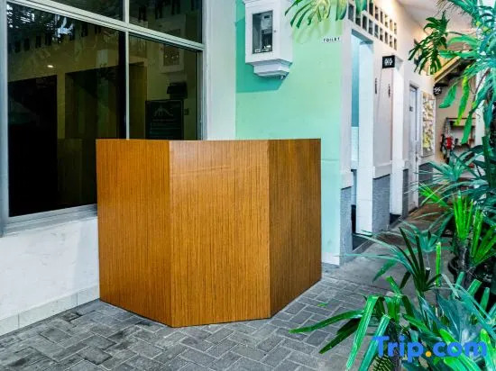 Urbanview Hotel Ultima Logam Bandung