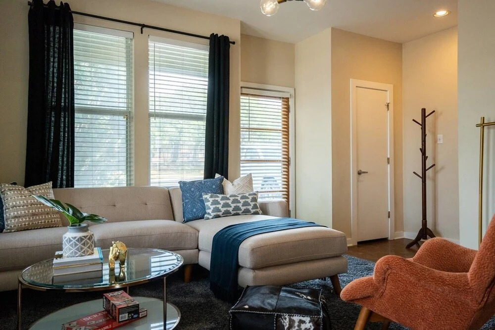 Charming Downtown 3br/2.5ba Home w/ Deck by Domio